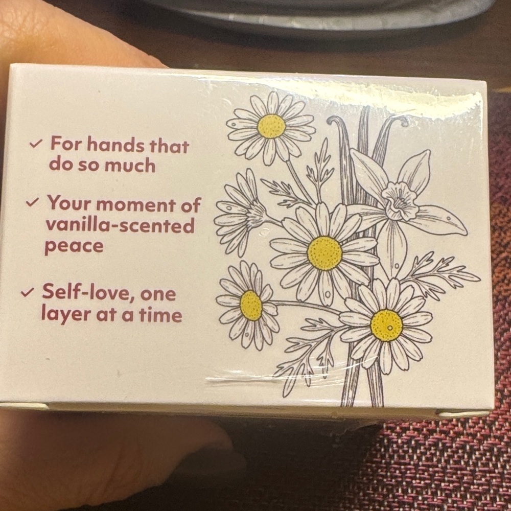 Vanilla & Chamomile Body Lotion - Cream - Picture 3 of 4